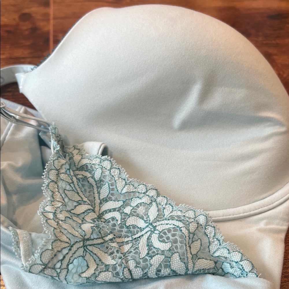 Victoria's Secret Aqua Lace-Accent Front Closure Bra